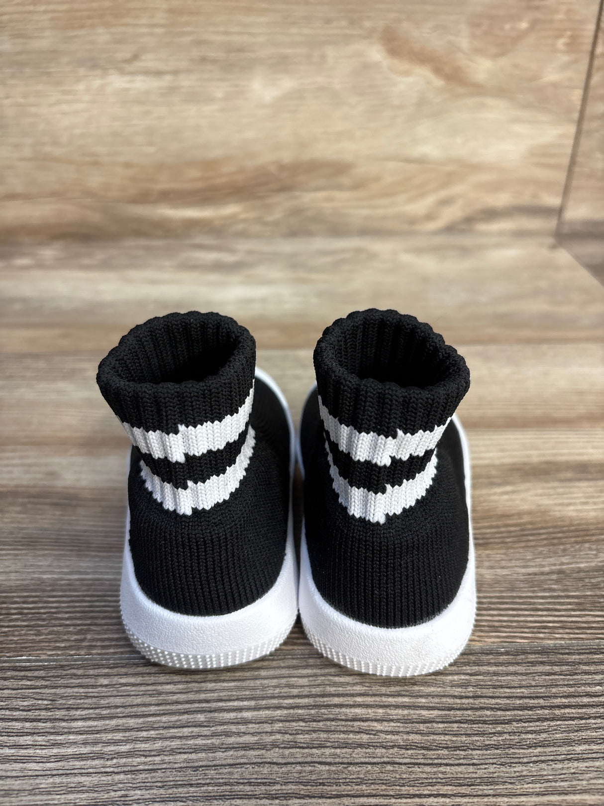 Engtoy Sock Shoes Black sz 3.5c