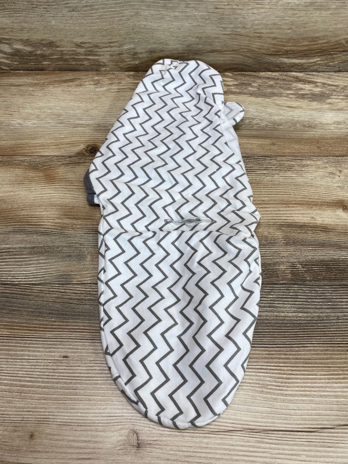 CuddleBug Chevron Swaddle White sz 0-3m