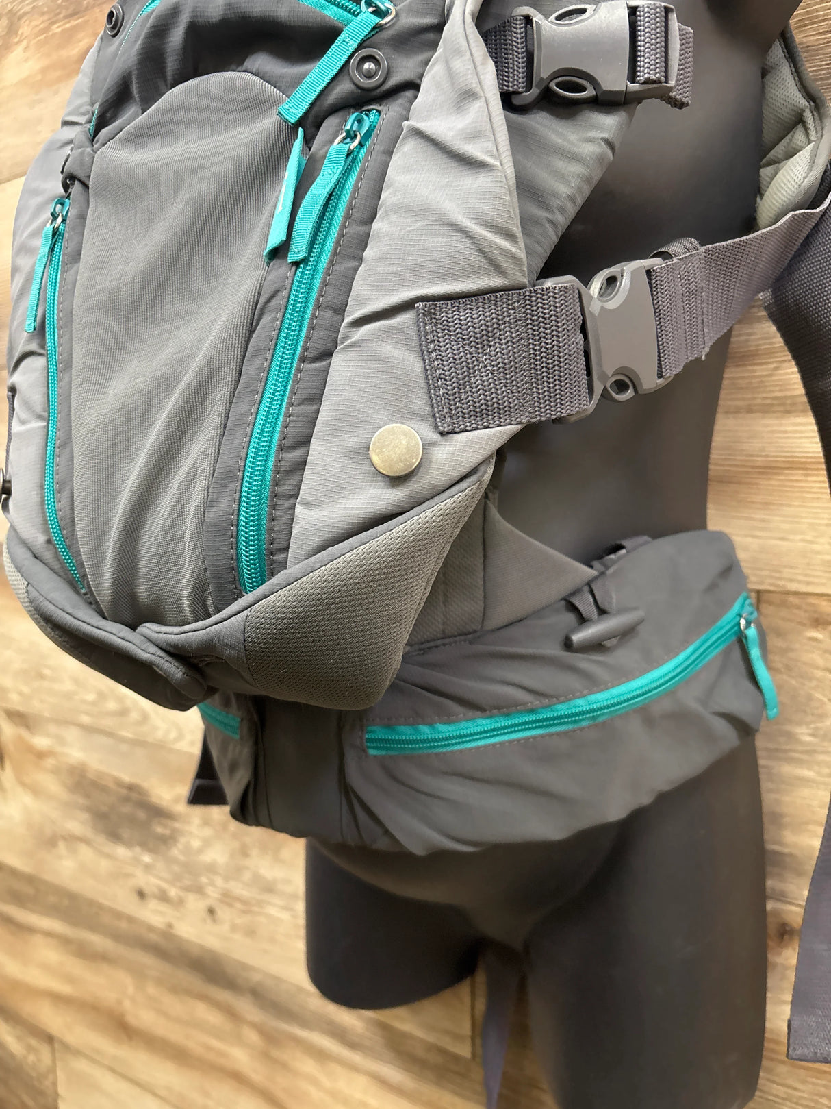Infantino Carry-On Multi Pocket Carrier, Grey 8-40lbs