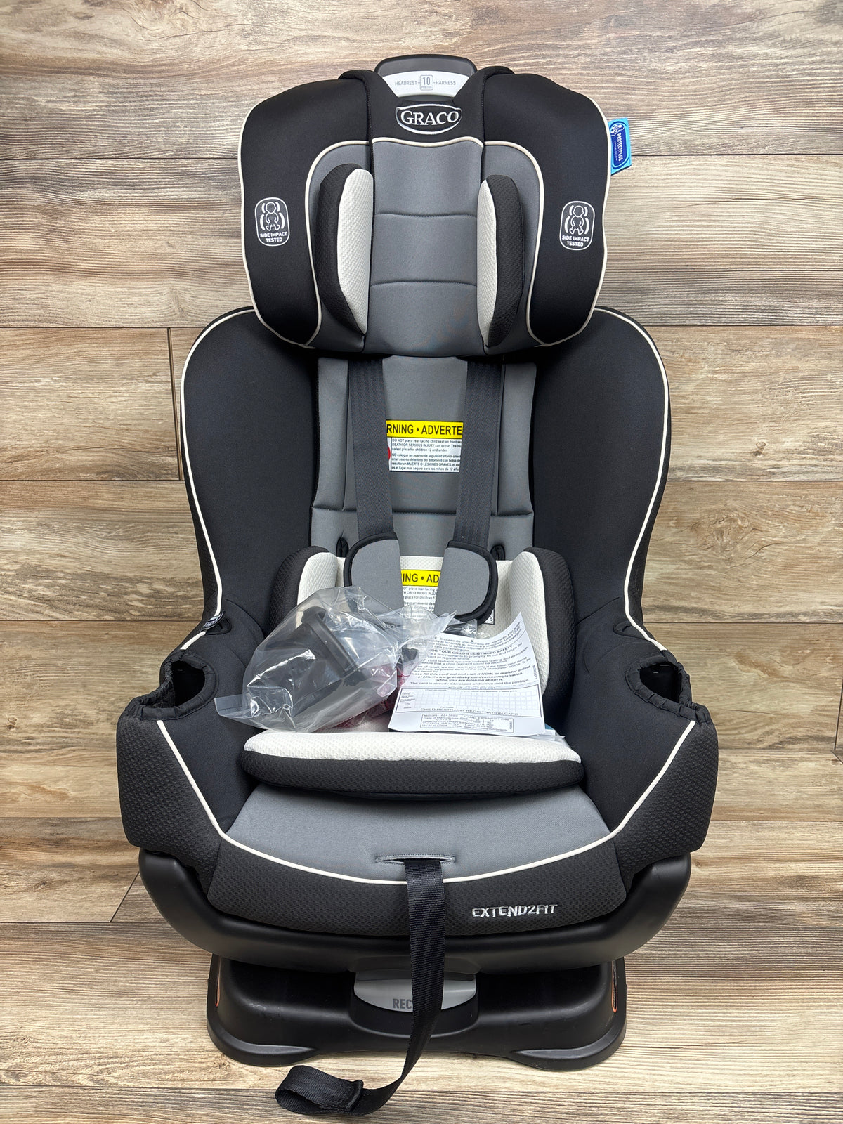 NEW Graco Extend2Fit Convertible Car Seat, in Gotham