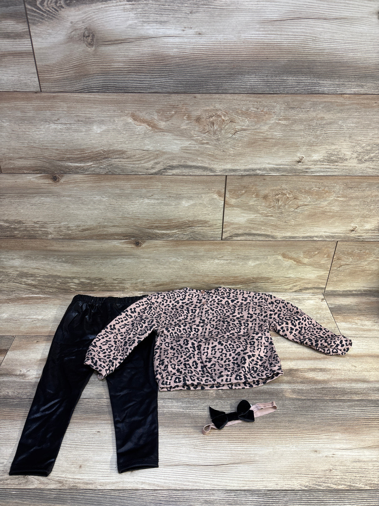 Nicole Miller 2pc Leopard Pullover Sweatshirt & pants Set Pink sz 24m