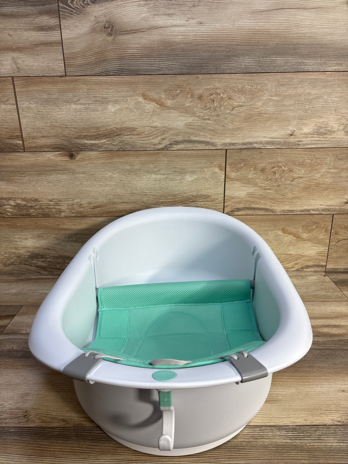 Frida Baby 4-in-1 Grow-With-Me Bath Tub