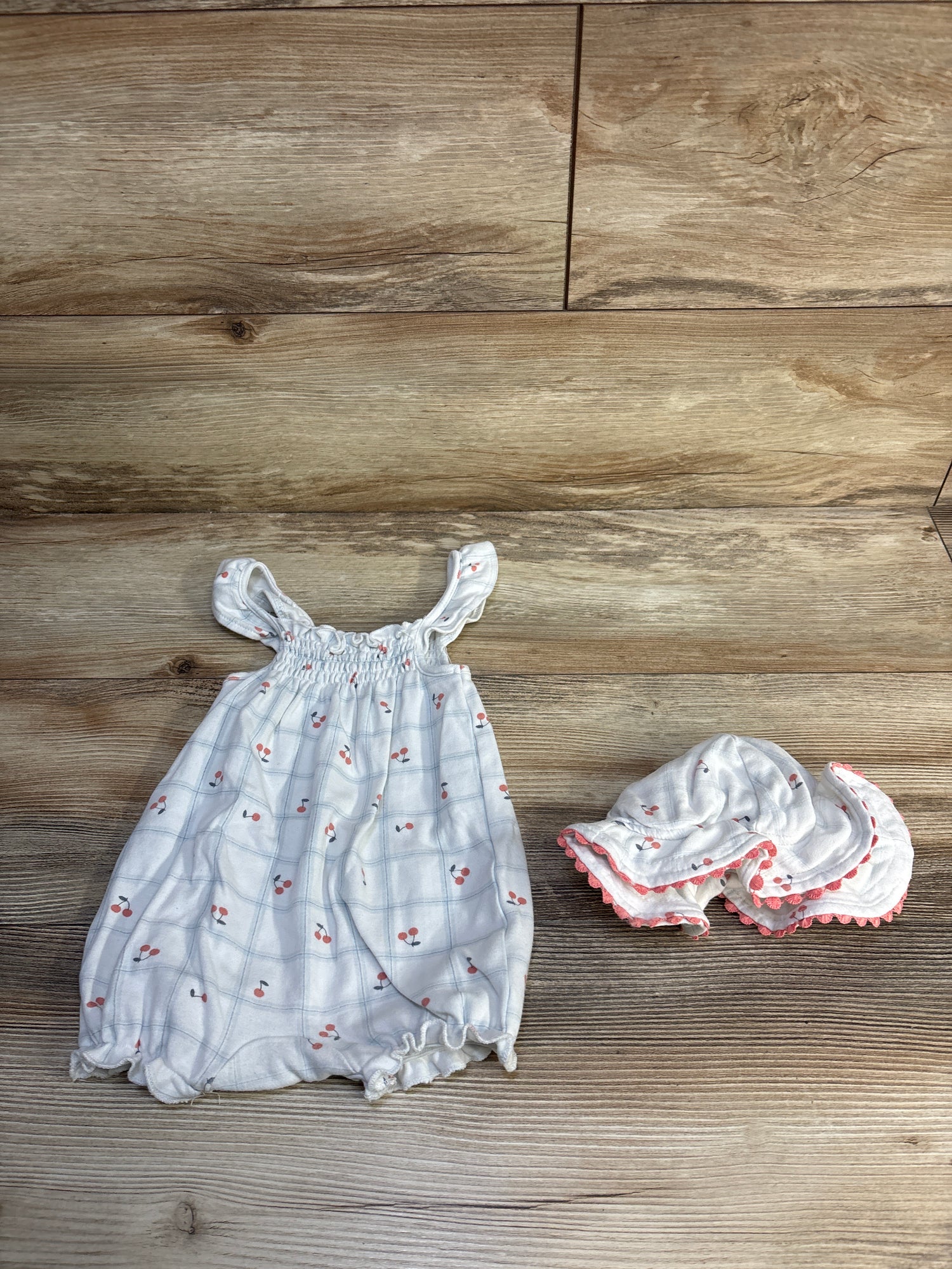 Rabbit + Bear Organic 2pc Cherry Romper & Hat Set White sz 6-9m