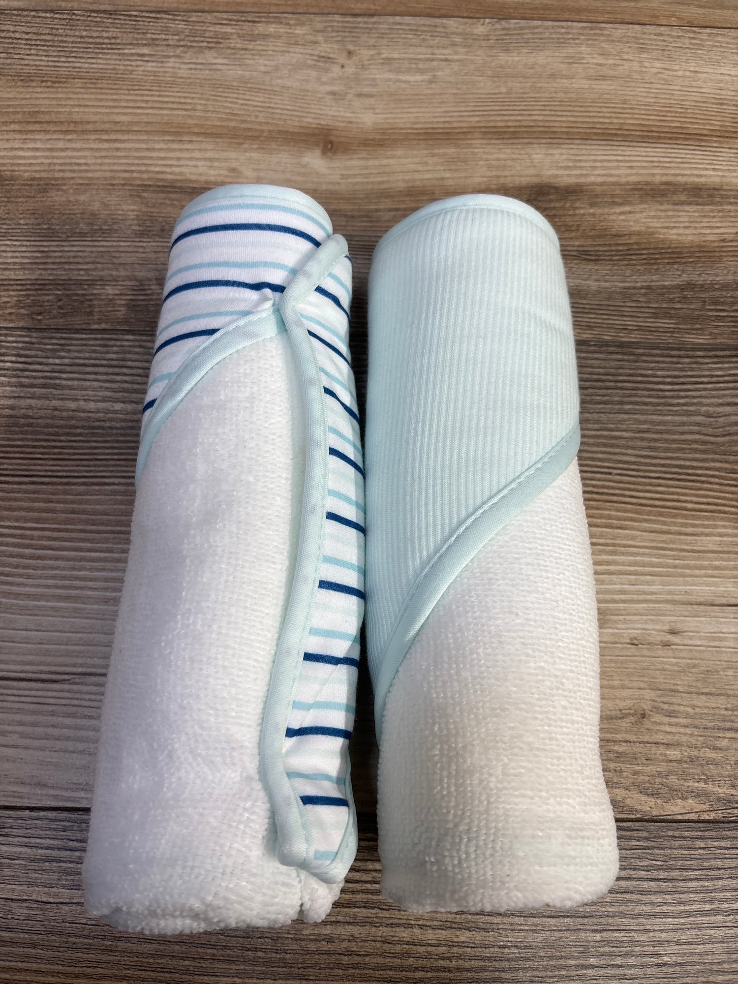 NWOT 2pk Hooded Bath Towels