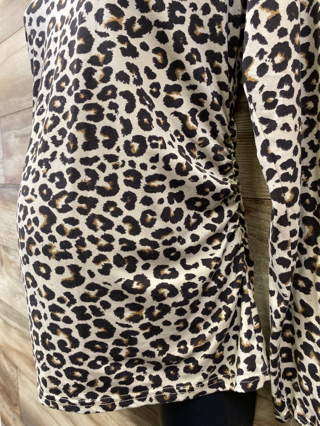 Winter Wren Leopard Print Ruched Long Sleeve Shirt Tan sz Large
