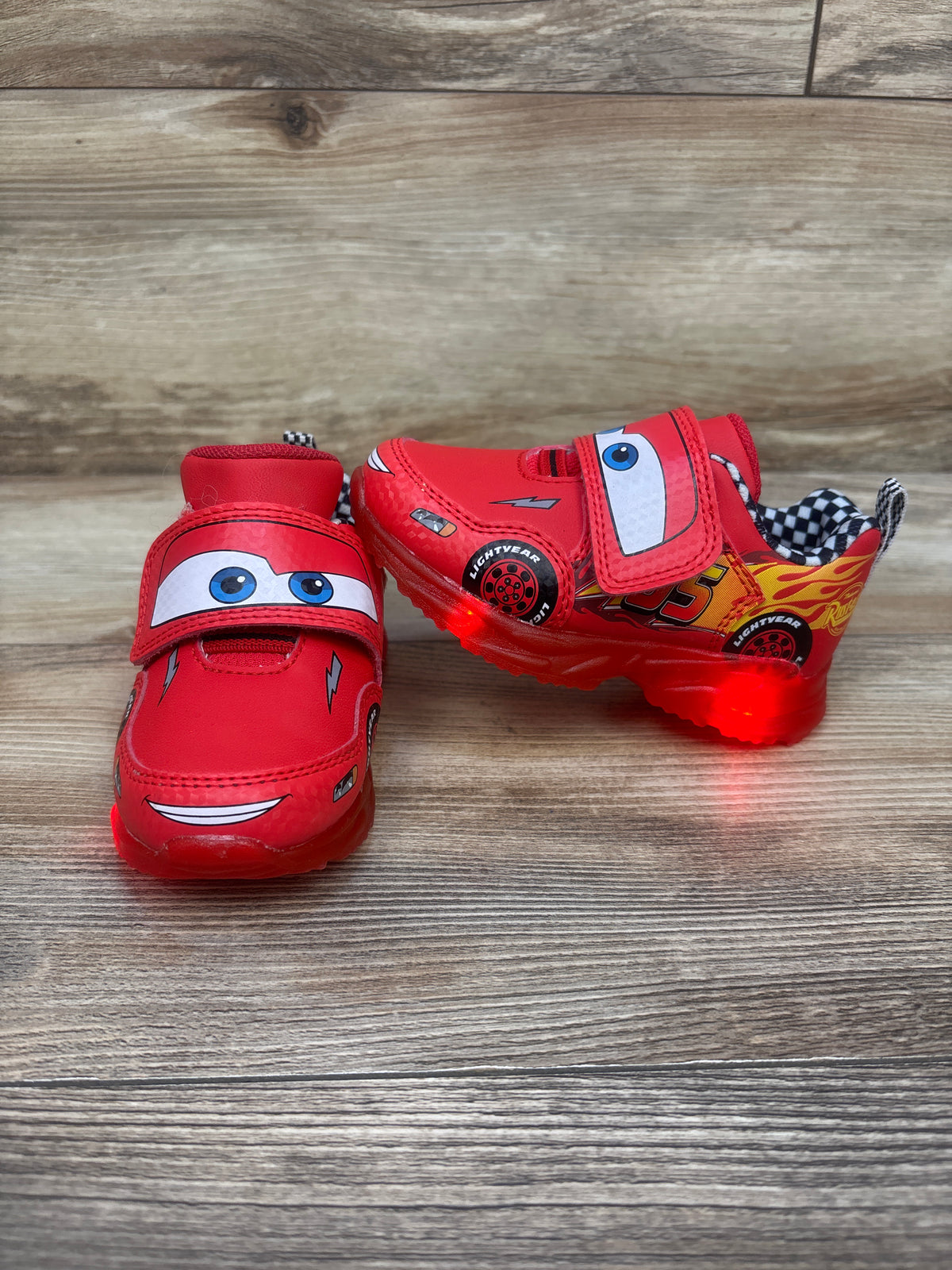 Boxlunch x Disney Pixar Cars Lightning McQueen Light-Up Sneakers Red sz 7c