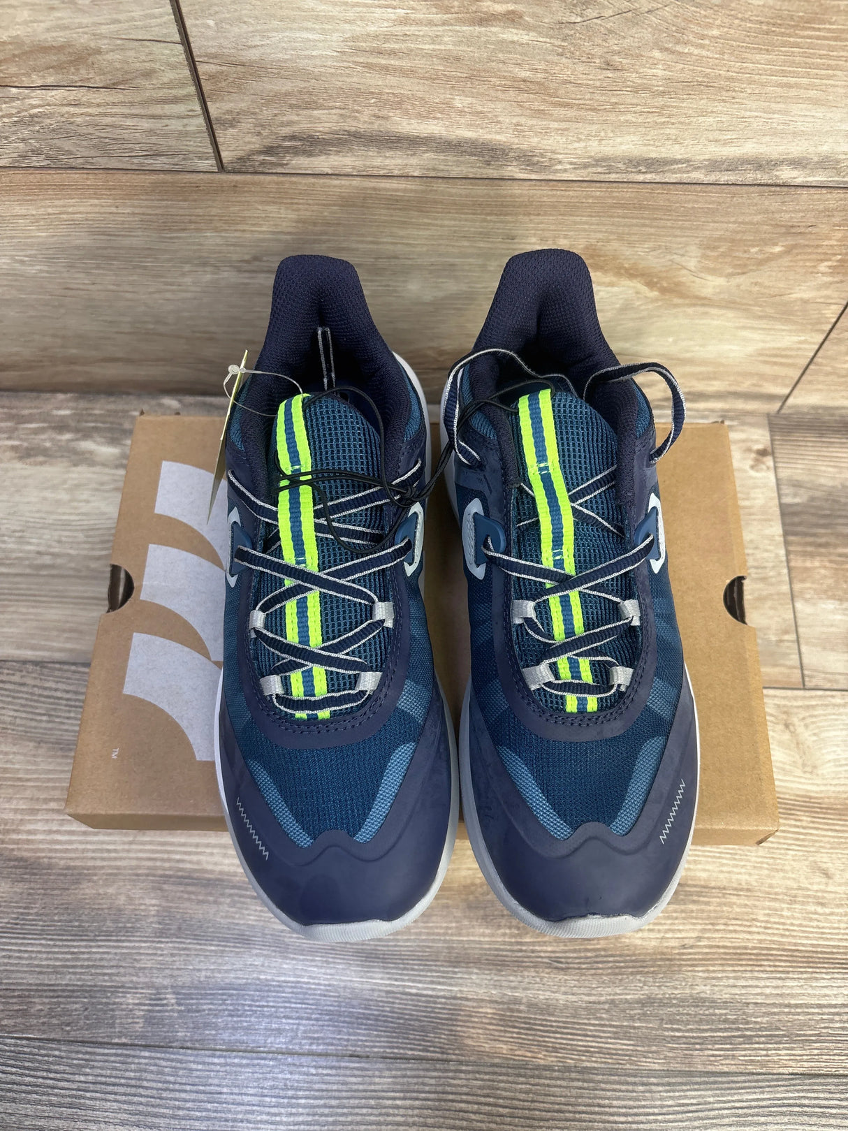 NEW All In Motion Avery Sneakers Blue sz 4Y