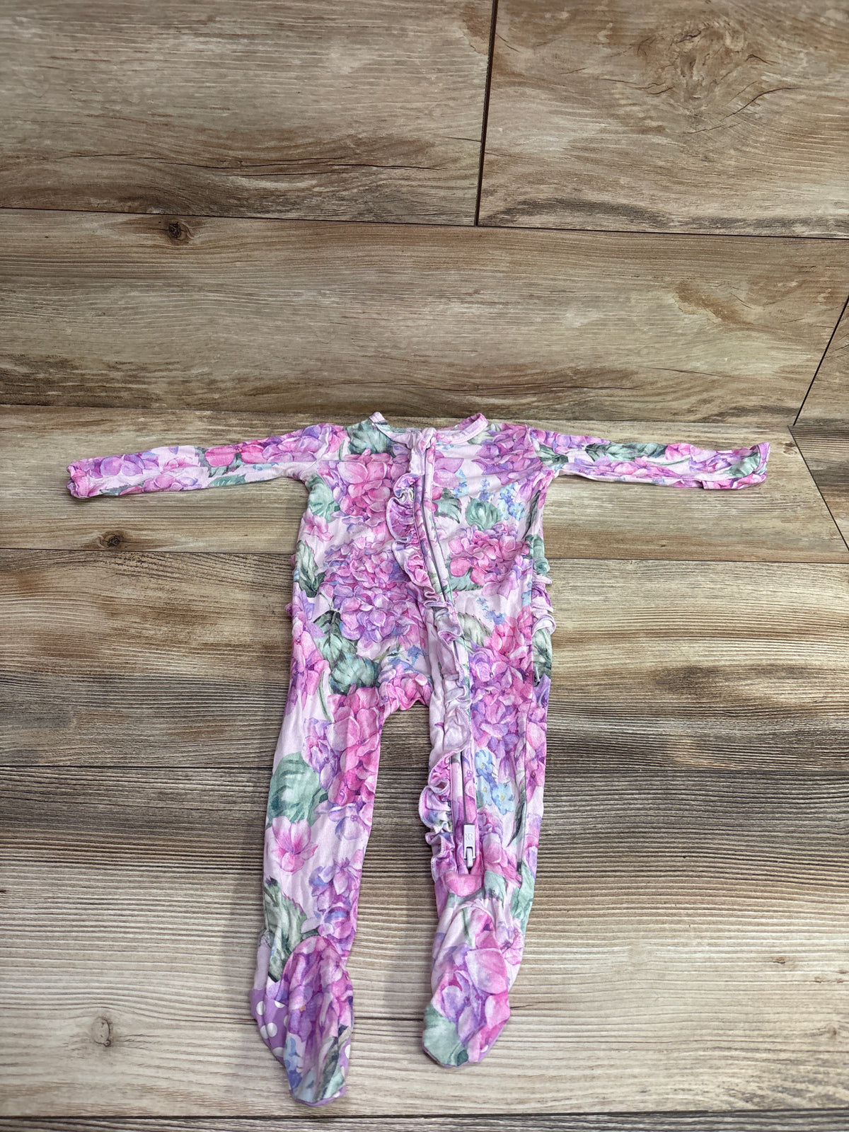 Bums & Roses 'You Had Me at Hydrangea' Bamboo Ruffle Footie Pink sz 0-3m