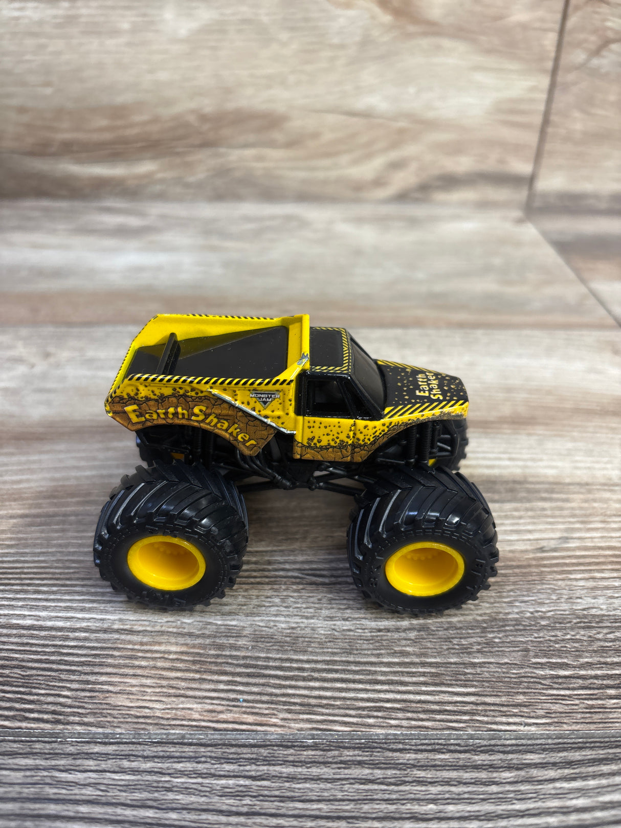 Monster Jam Earth Shaker Monster Truck