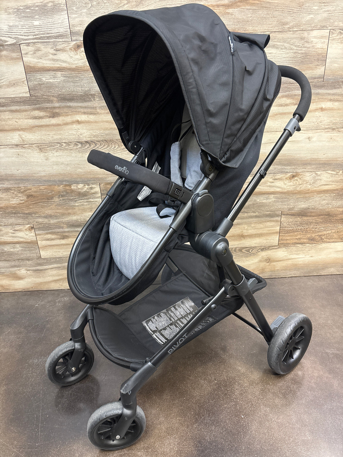 Evenflo Pivot Stroller in Black