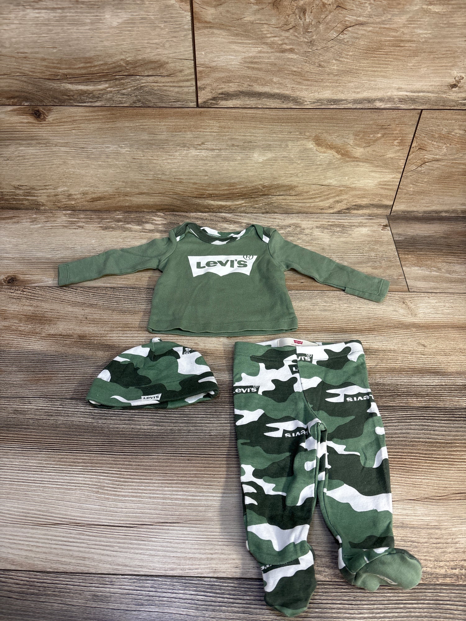 Levi's 3pc Layette Set Green sz Newborn