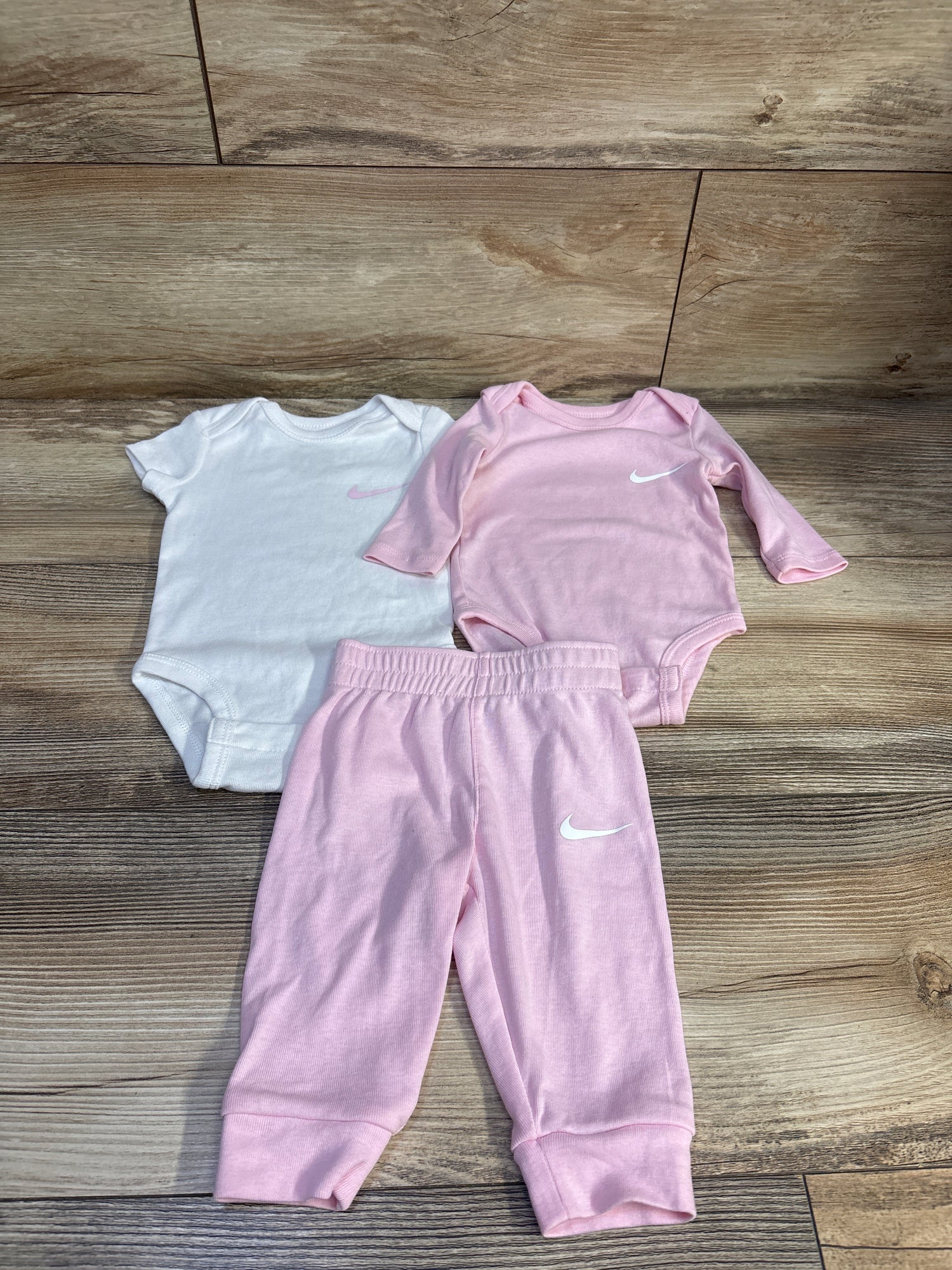 Nike 3pc Bodysuit & Joggers Set Pink sz 3m