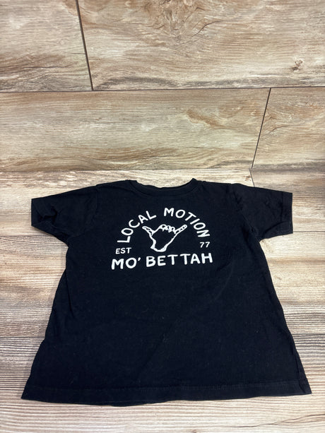 Front view of black Local Motion Hawaii shirt in size 5/6T showcasing white Mo’ Bettah graphic on a wood-look background