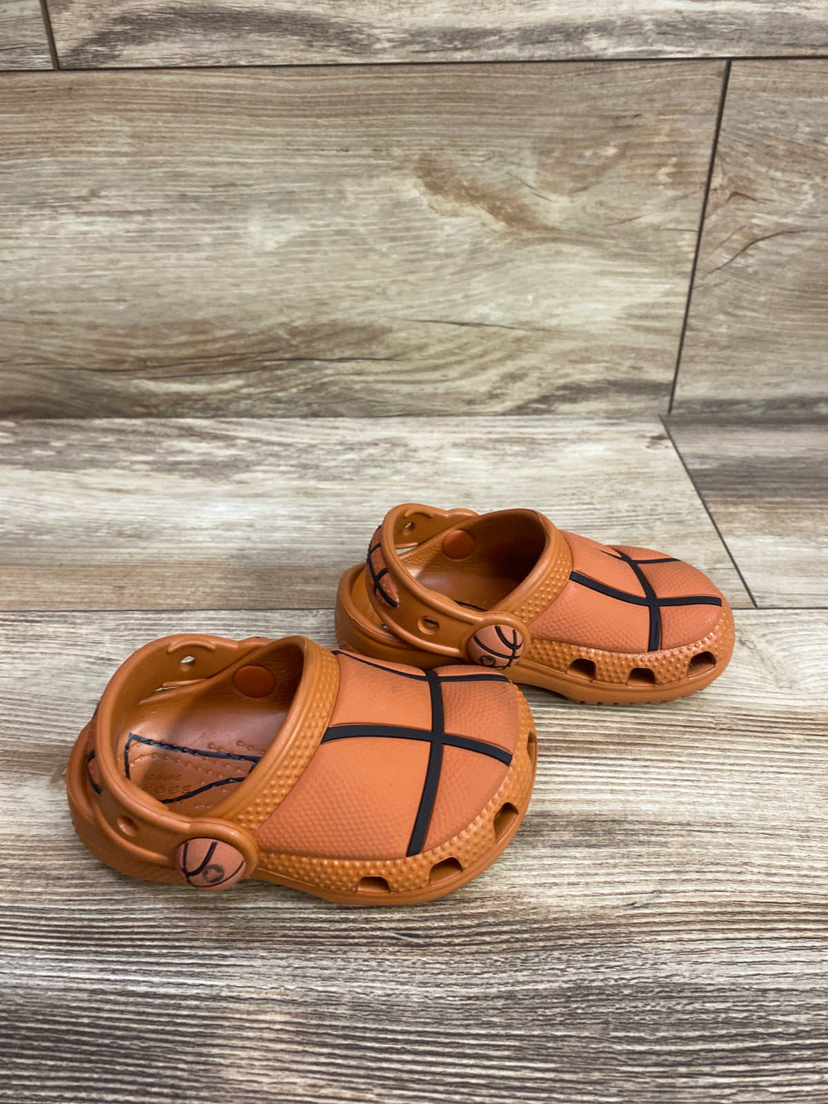 Crocs Classic Basketball Clog Orange sz 5c