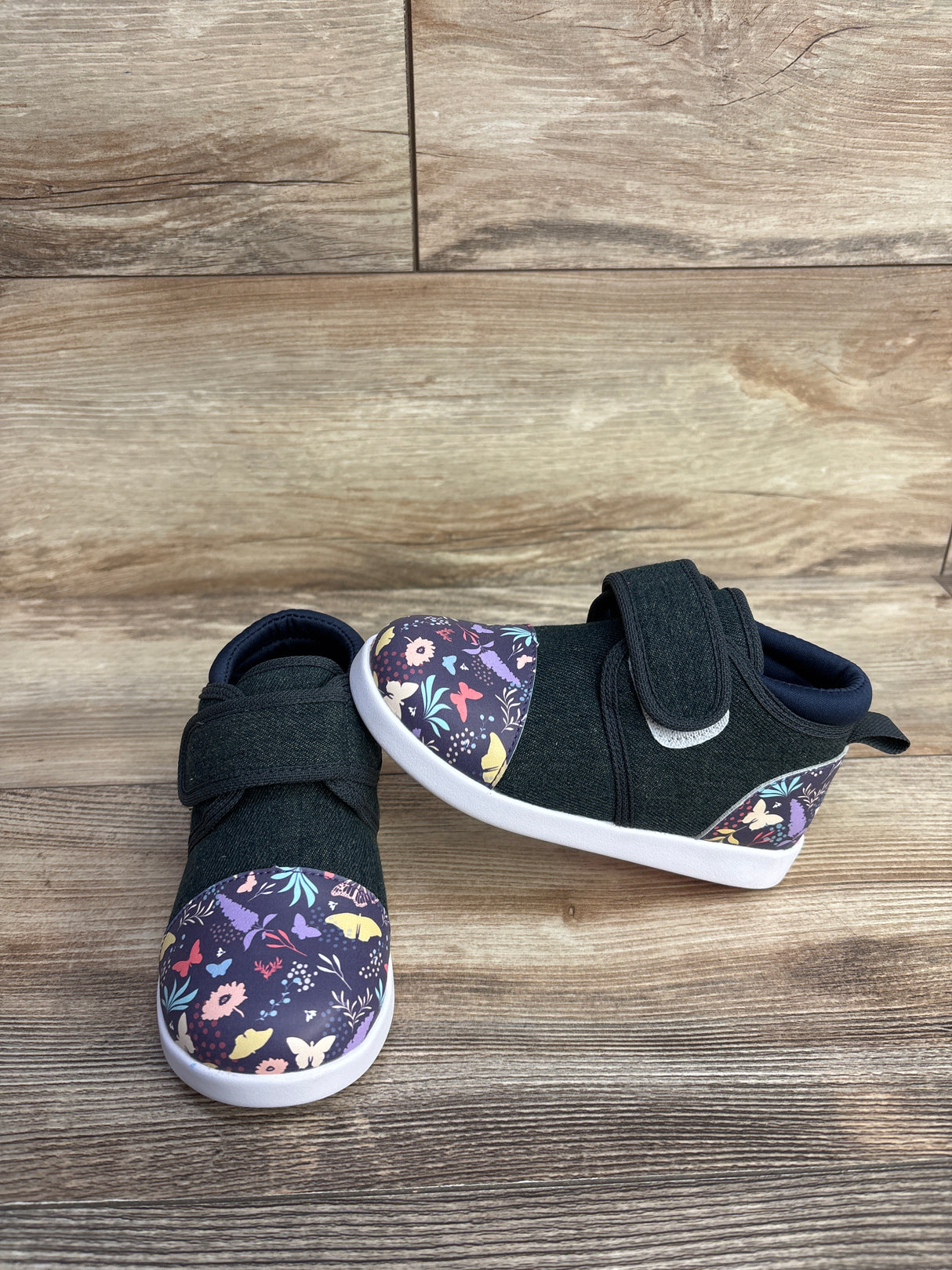 Ikiki Butterfly Daydream Squeakerless Sneakers Purple sz 10c
