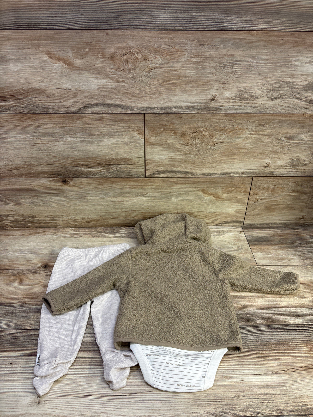 NEW DKNY 3pc Teddy Fleece Jacket, Bodysuit, & Footed Pants Set Tan sz 6-9m