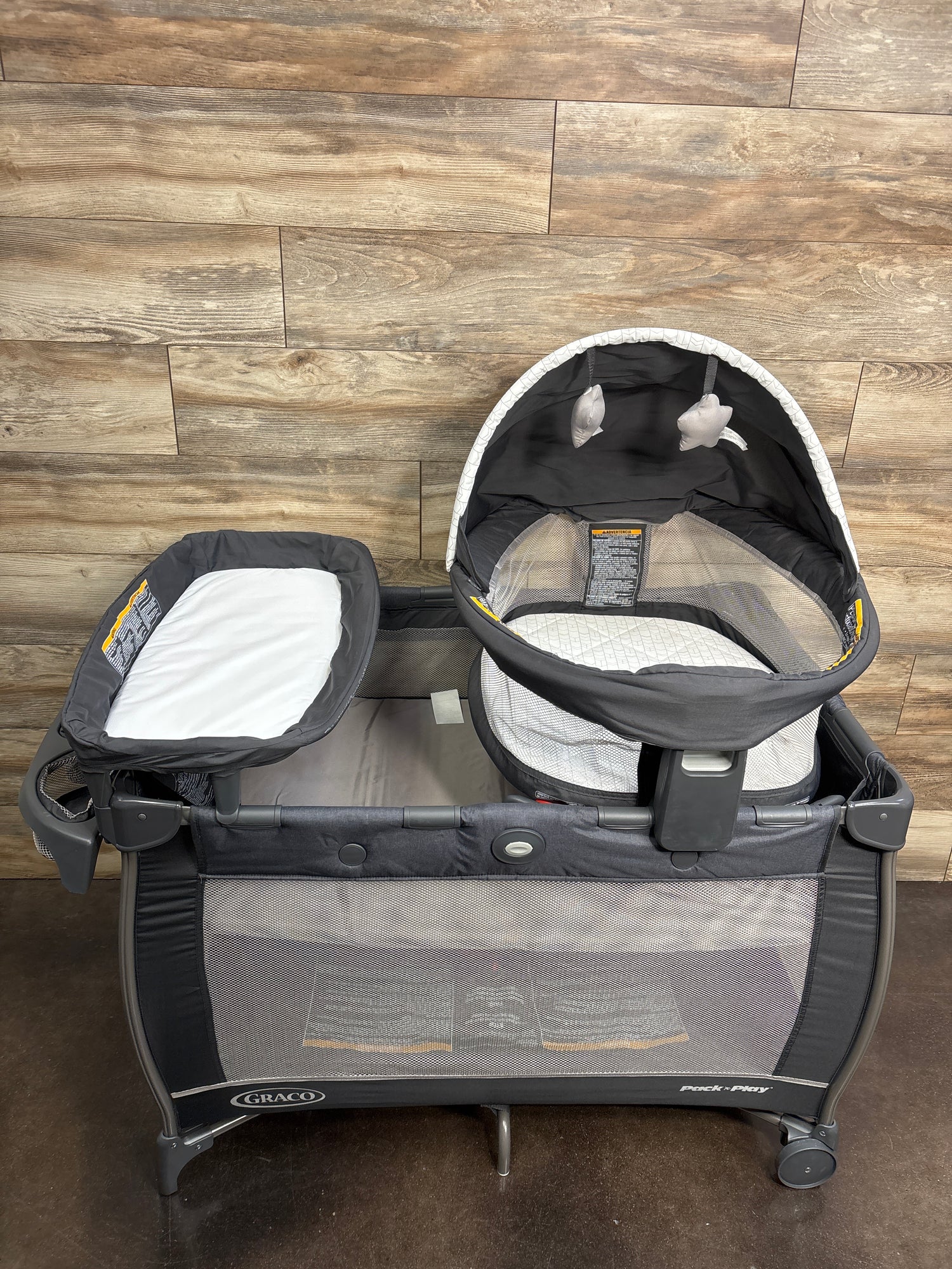 Graco Pack 'n Play Travel Dome LX in Redmond