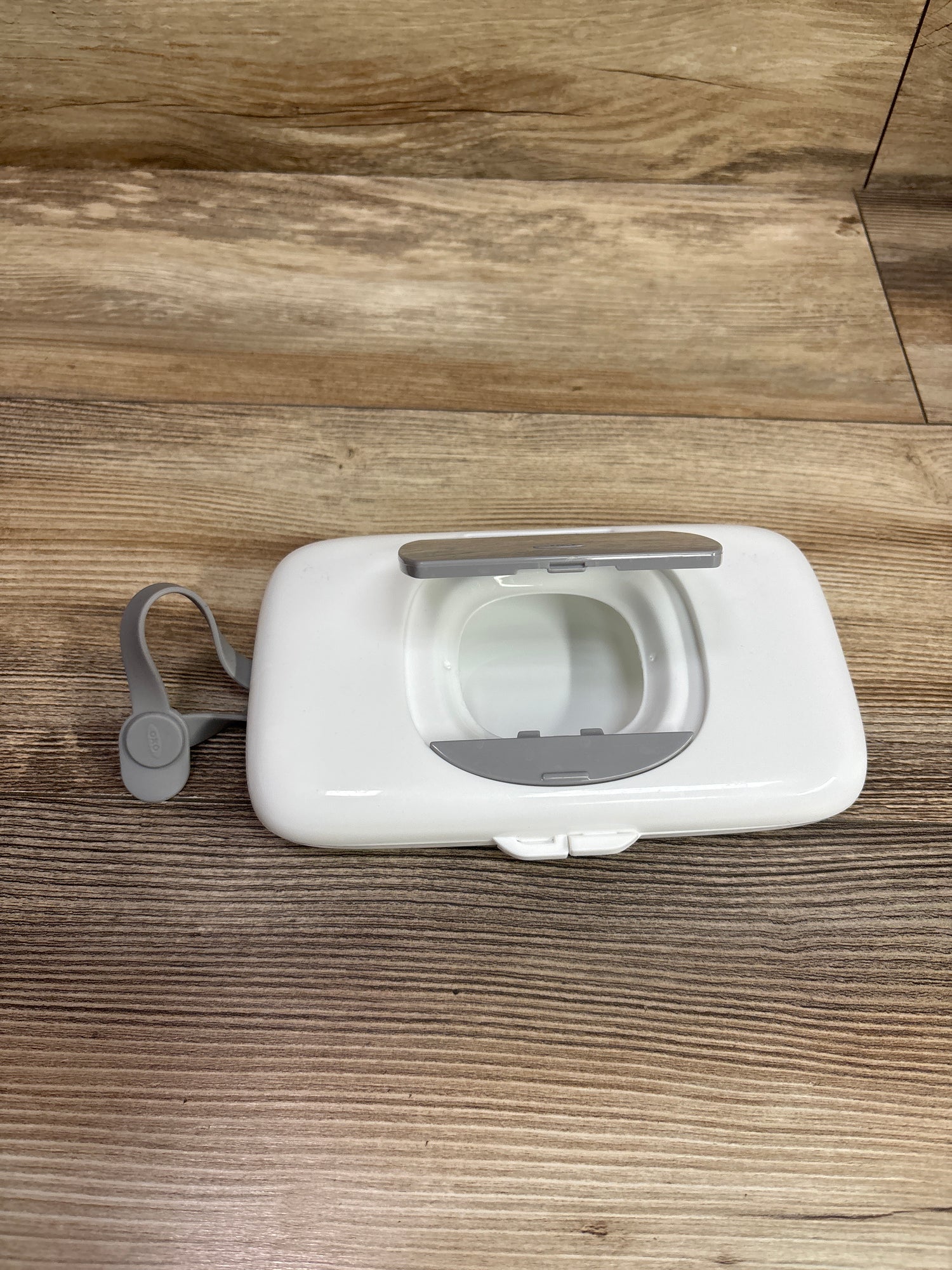 Oxo Tot On-The-Go Wipes Dispenser White