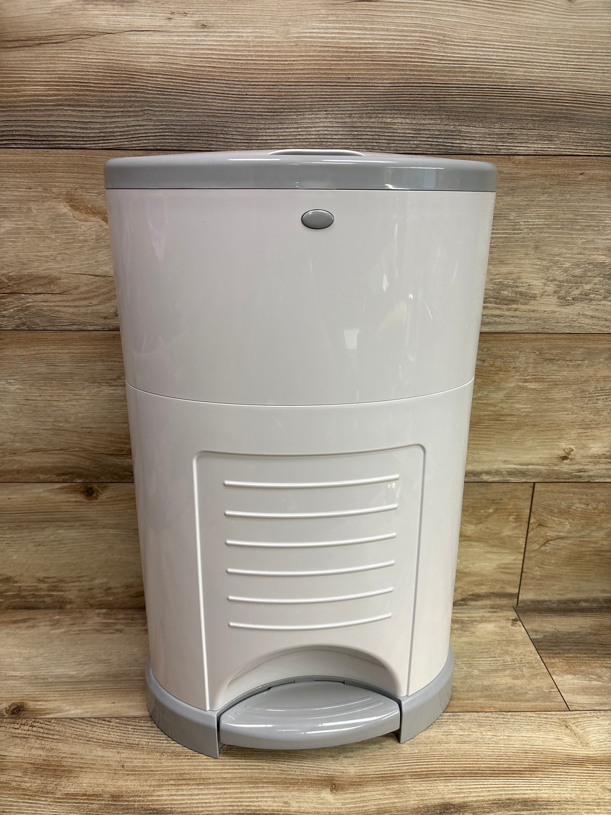 Dekor Classic Hands-Free Diaper Pail with 2 Refills