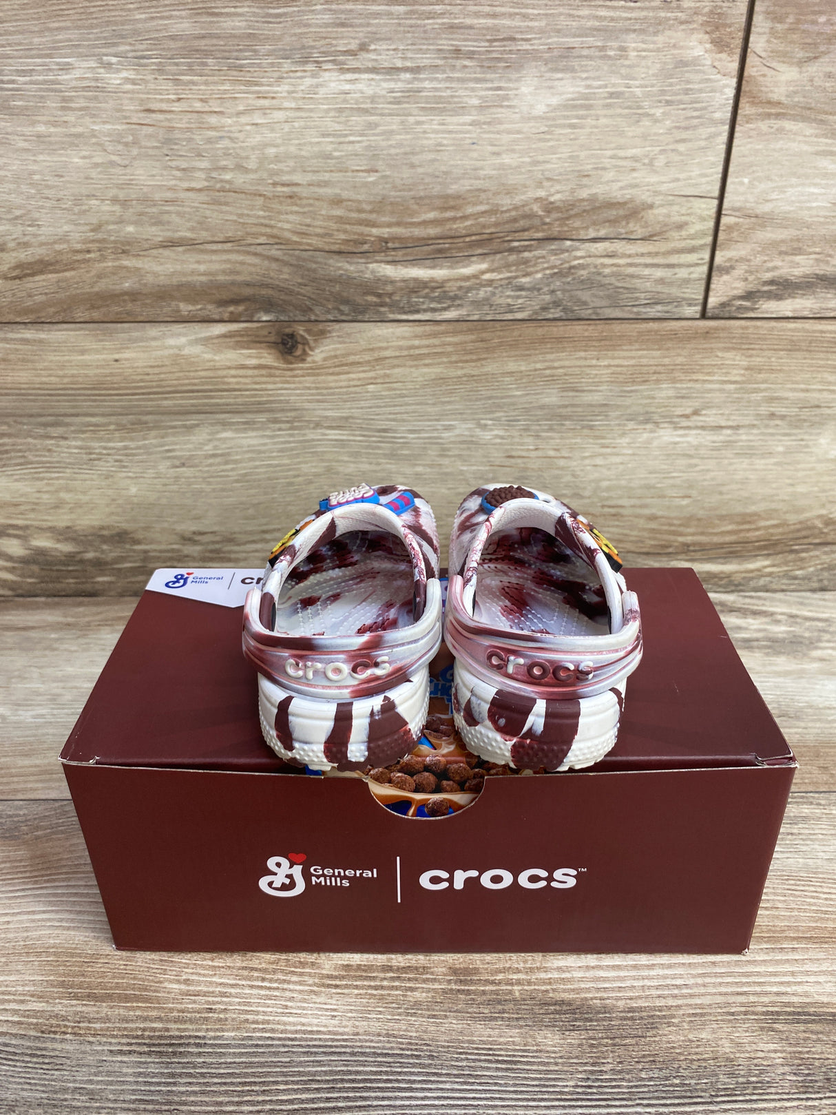 Crocs x Cocoa Puffs Classic Clogs White/Chocolate sz 7c