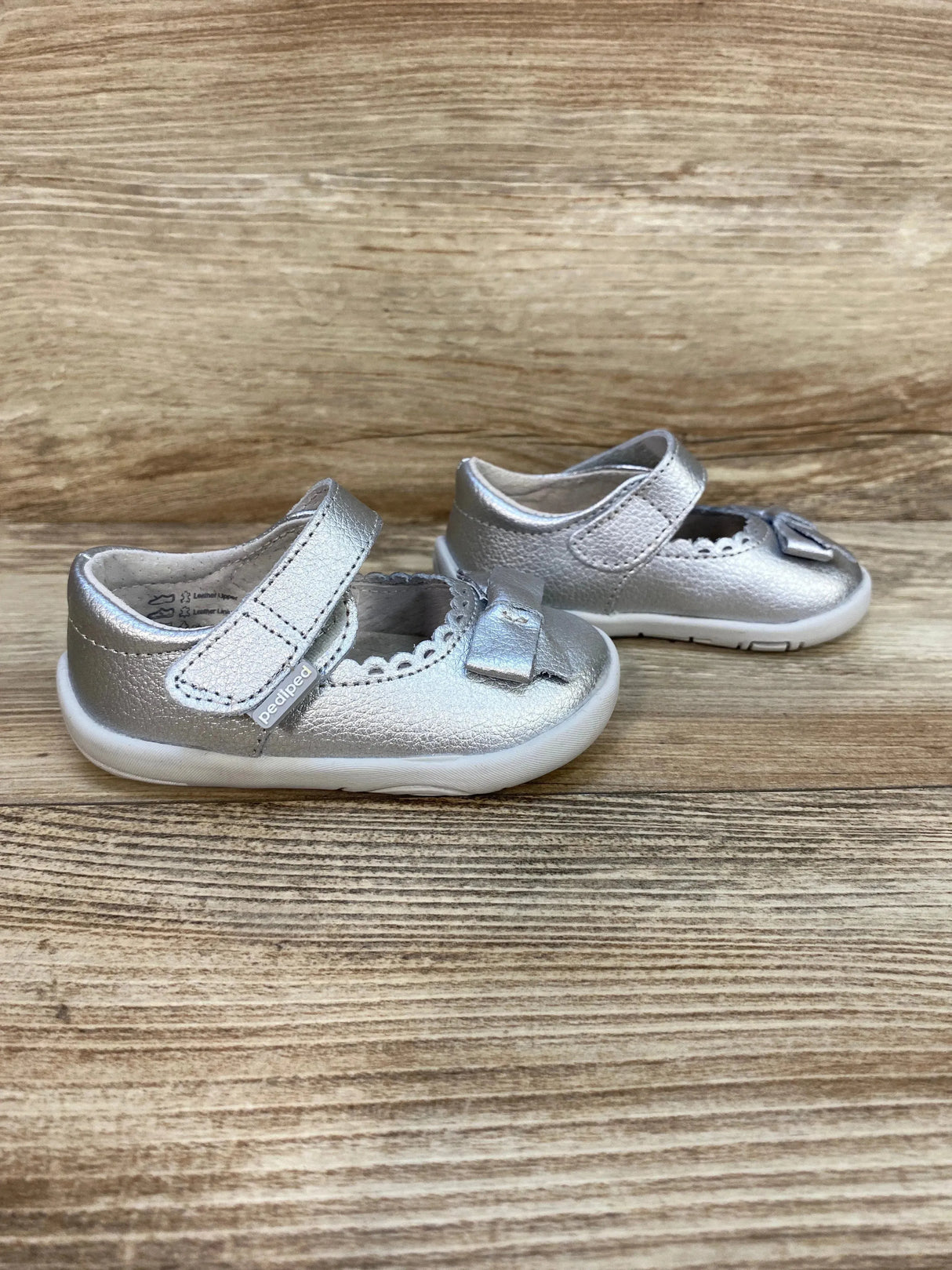 Pediped Grip 'n' Go Betty Mary Janes Silver sz 4/4.5c