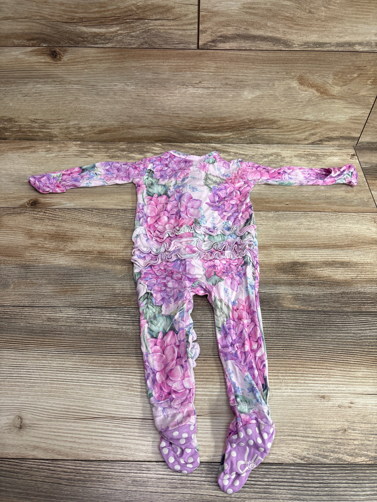 Bums & Roses 'You Had Me at Hydrangea' Bamboo Ruffle Footie Pink sz 0-3m