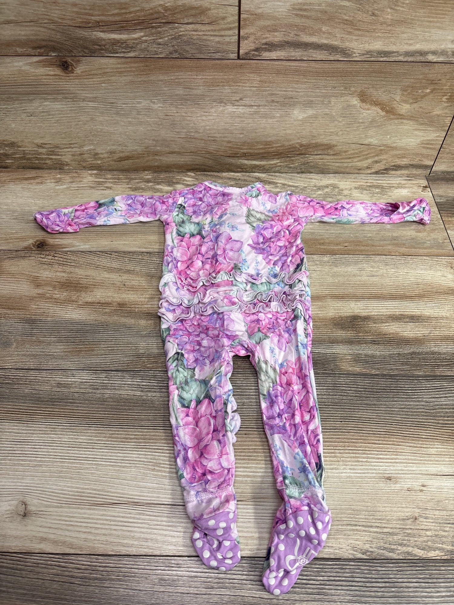 Bums & Roses 'You Had Me at Hydrangea' Bamboo Ruffle Footie Pink sz 0-3m