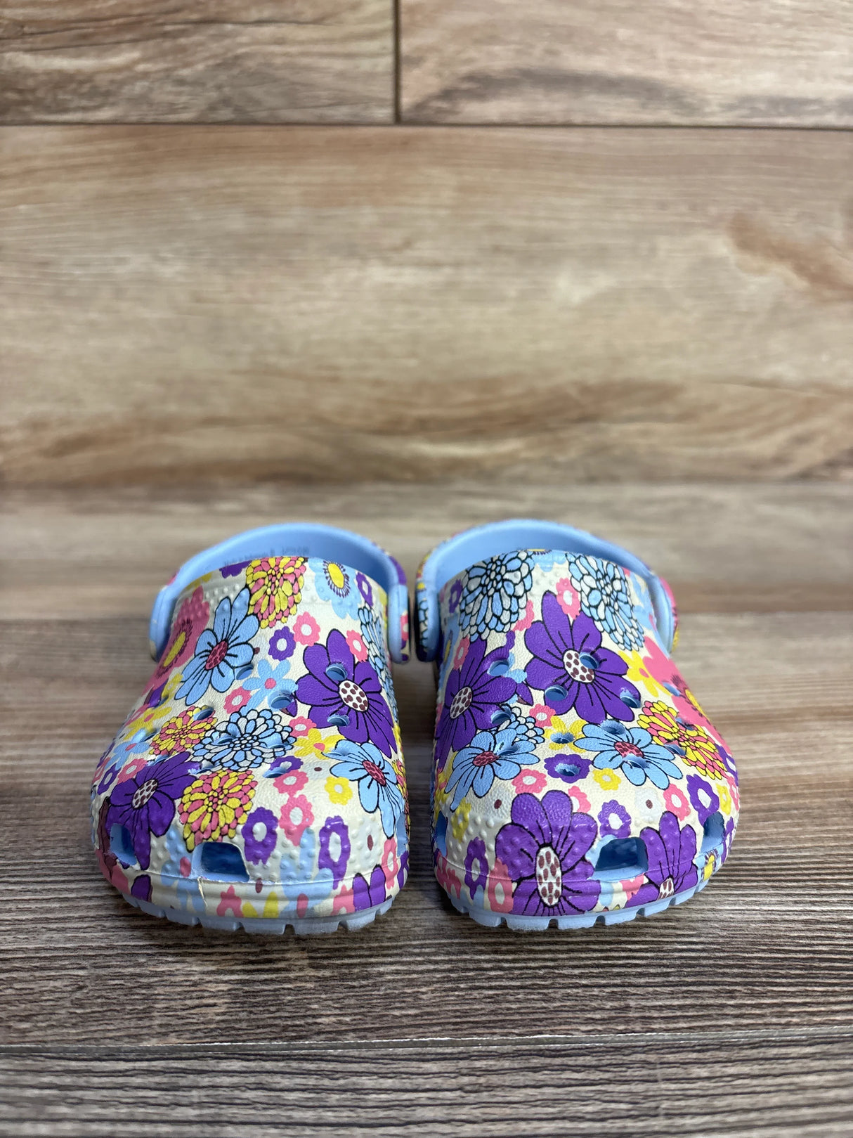 Crocs Classic Clogs Retro Floral Print, Blue sz 5c