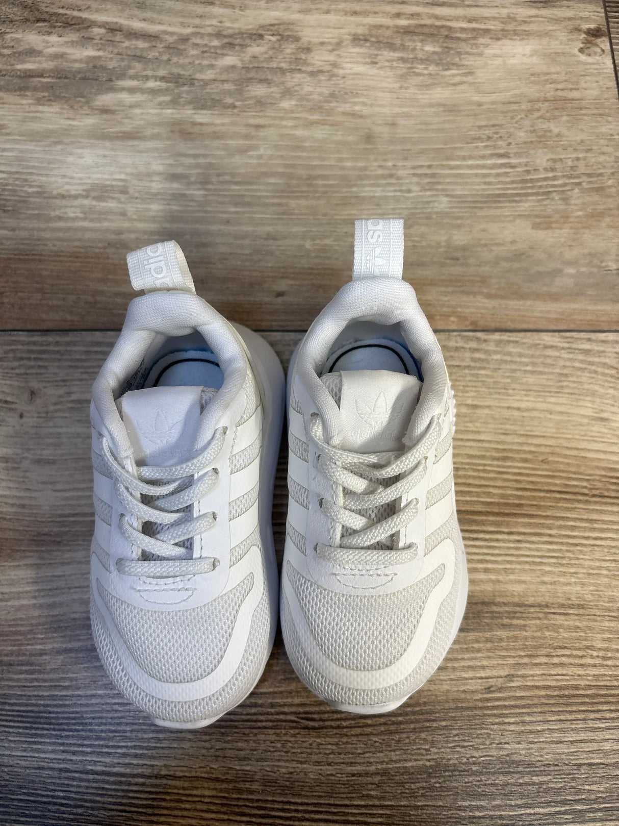 White toddler Adidas sneakers with 3 stripes, ideal for kids' active play and casual wear