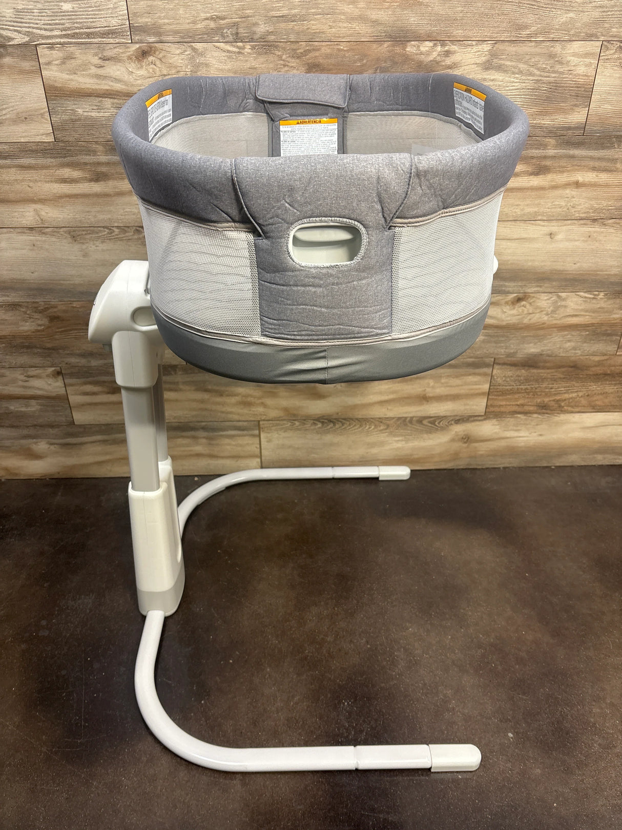 NEW Graco Dream More Deluxe Bedside Bassinet with Calming Motion in Maison