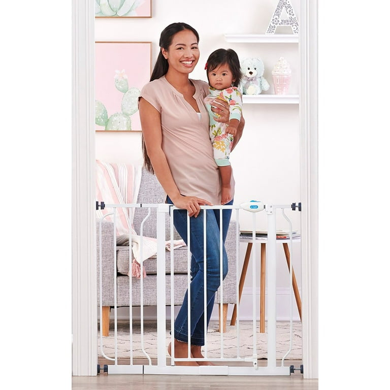 Regalo Easy Step Metal Walk-Through Gate White