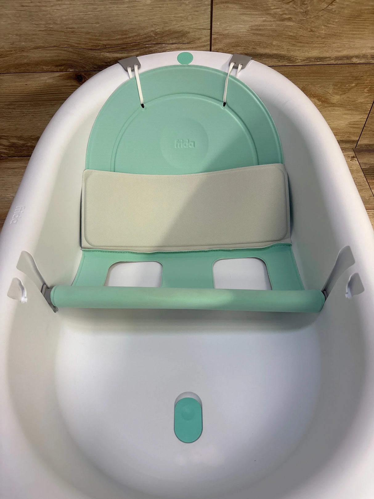 Frida Baby 4-in-1 Grow-With-Me Bath Tub