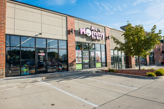 Photo looking at the outside of the Me 'n Mommy To Be Ankeny, Iowa store location