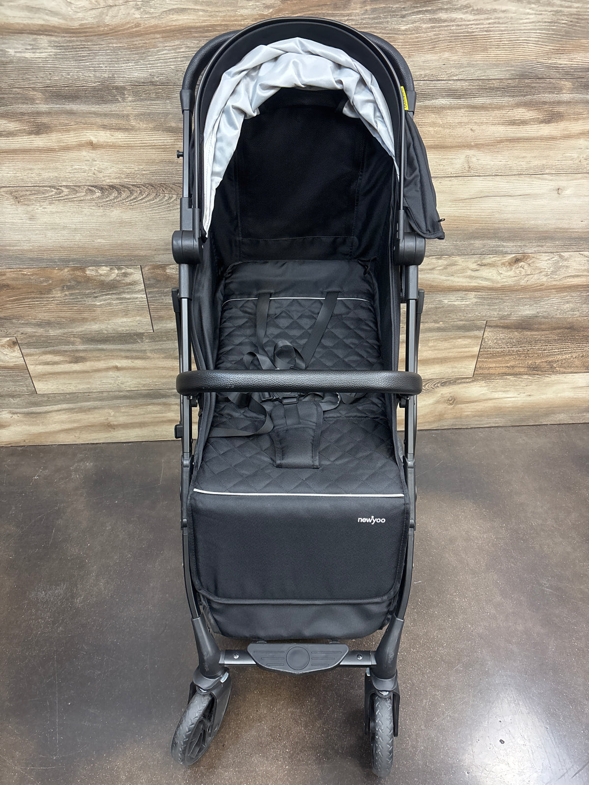 newyoo GlideTow TR18 Travel Stroller in Black