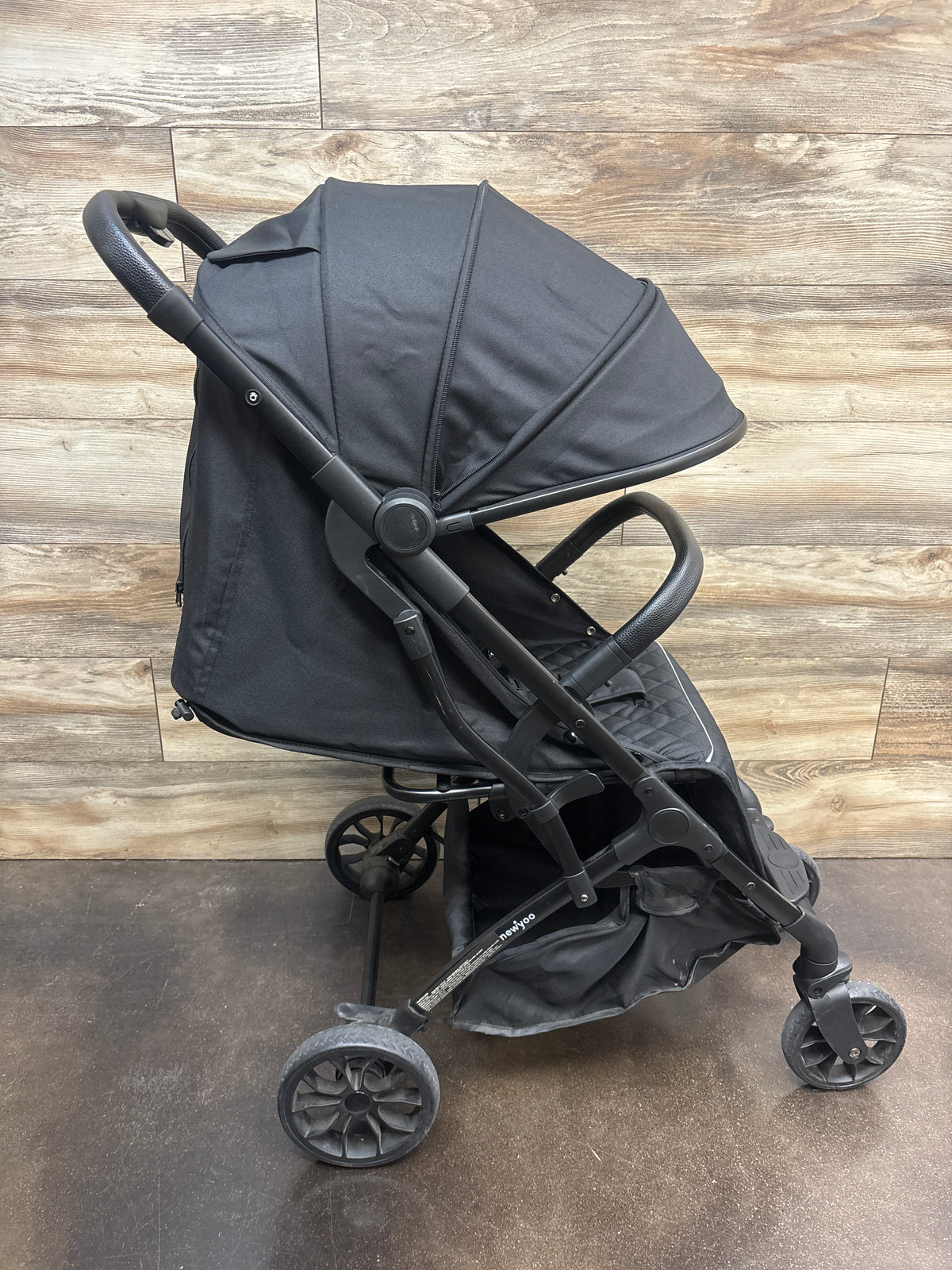 newyoo GlideTow TR18 Travel Stroller in Black
