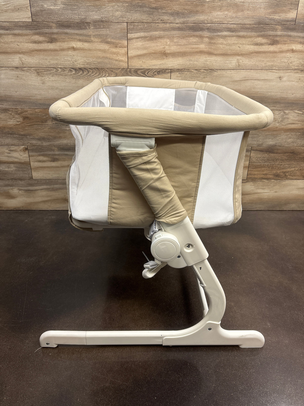 Baby Delight Beside Me Dreamer Bedside Bassinet in Oat