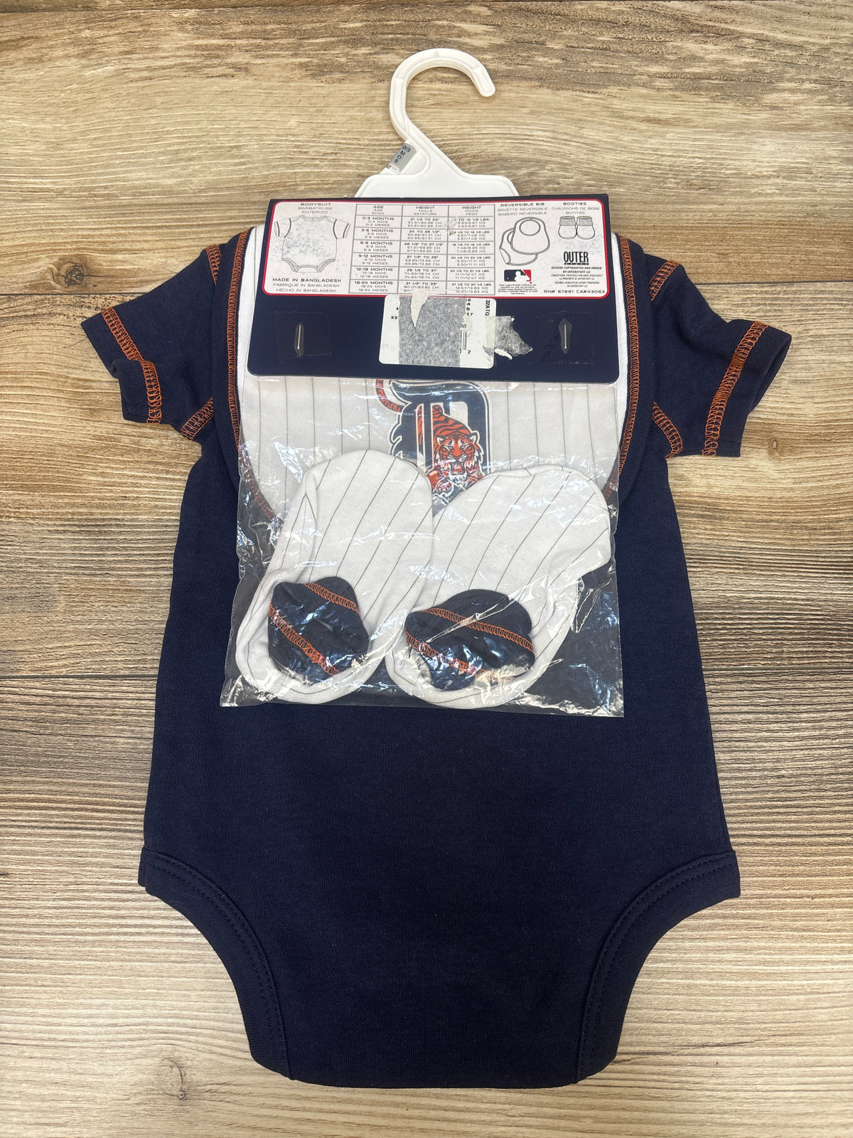 NEW Genuine Merchandise 3pc Detroit Tigers Bodysuit, Bib, & Booties Navy sz 0-3m