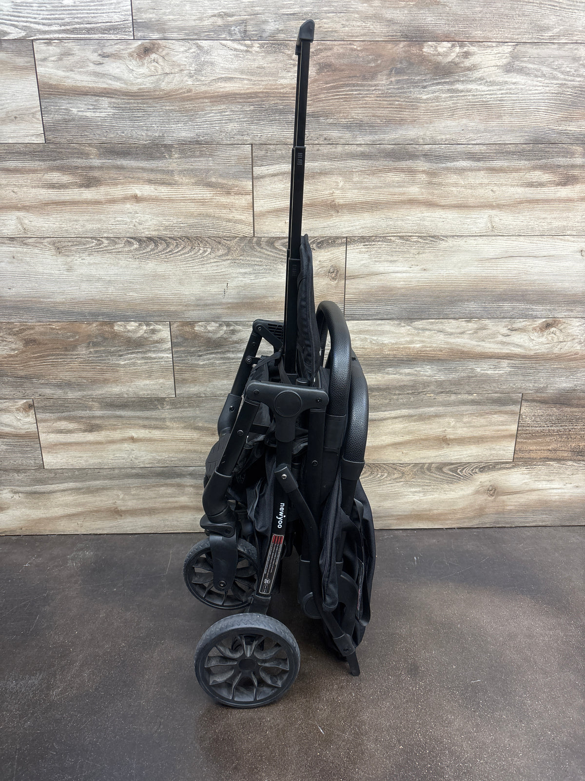 newyoo GlideTow TR18 Travel Stroller in Black